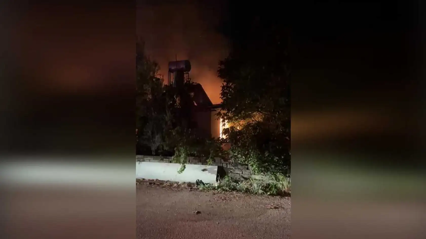 Torununun doğum gününü kutlarken evinin yandığı haberini aldı