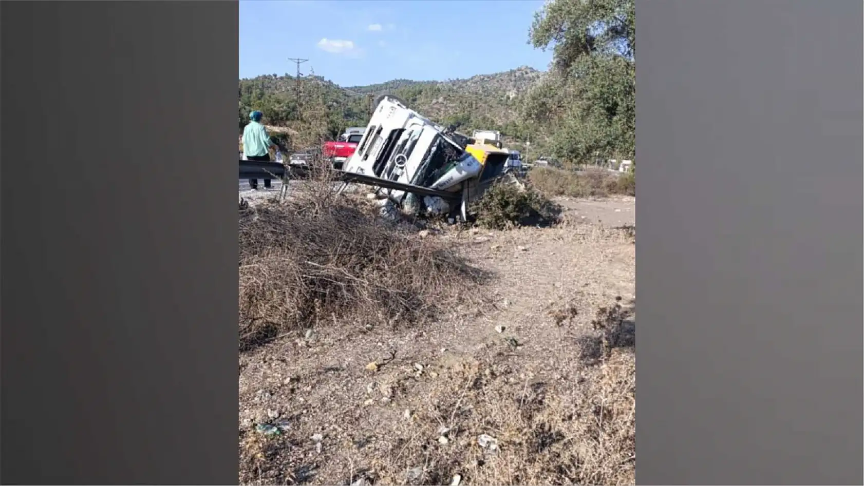 Milas'ta tır devrildi: 1 yaralı