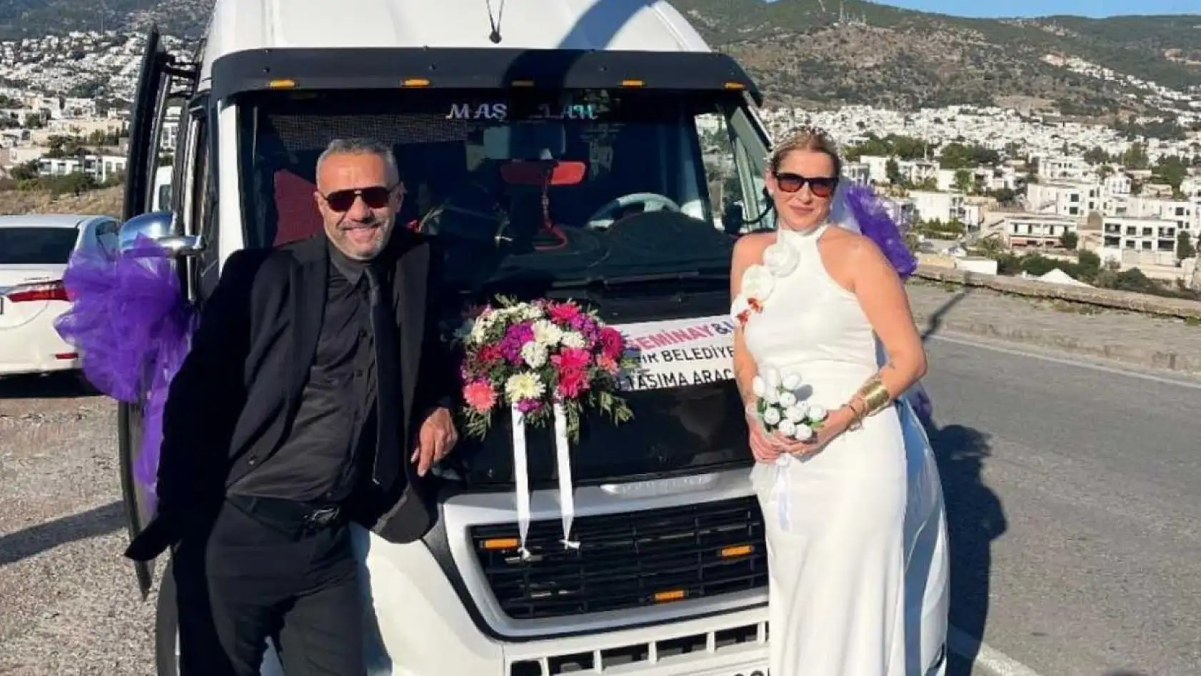 Bodrum'da gelin dolmuşu ilçe sokaklarını şenlik alanına çevirdi