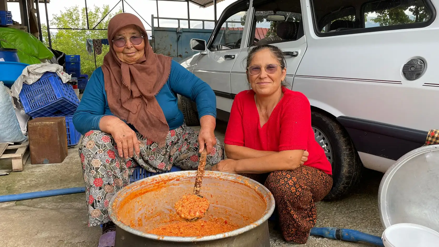 Fethiye'de Kış Sofralarının Vazgeçilmezi Geleneksel Tarhana Yapımı Başladı
