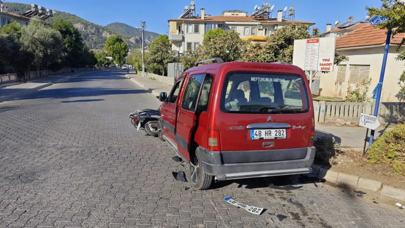 Fethiye'de Otomobille Motosiklet Çarpıştı: 2 Yaralı
