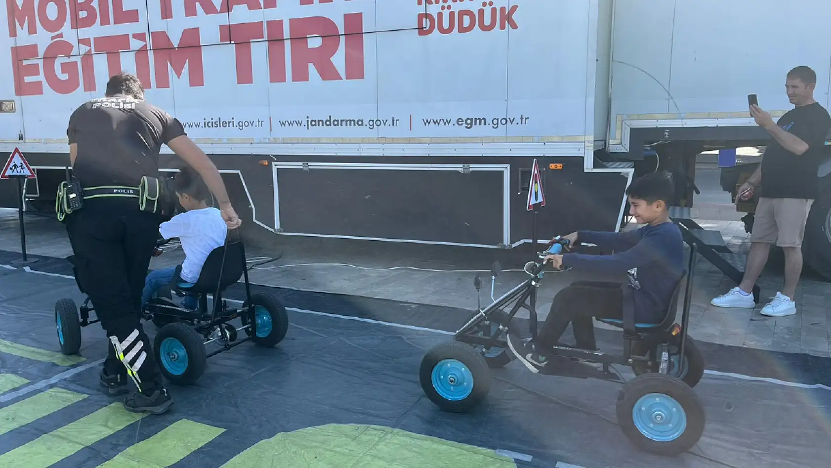 Mobil Trafik Eğitim Tırı Fethiye Beşkaza Meydanı'nda