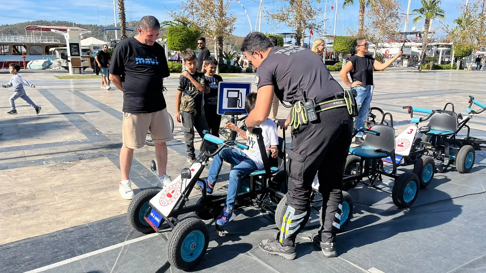 Mobil Trafik Eğitim Tırı Fethiye Beşkaza Meydanı'nda