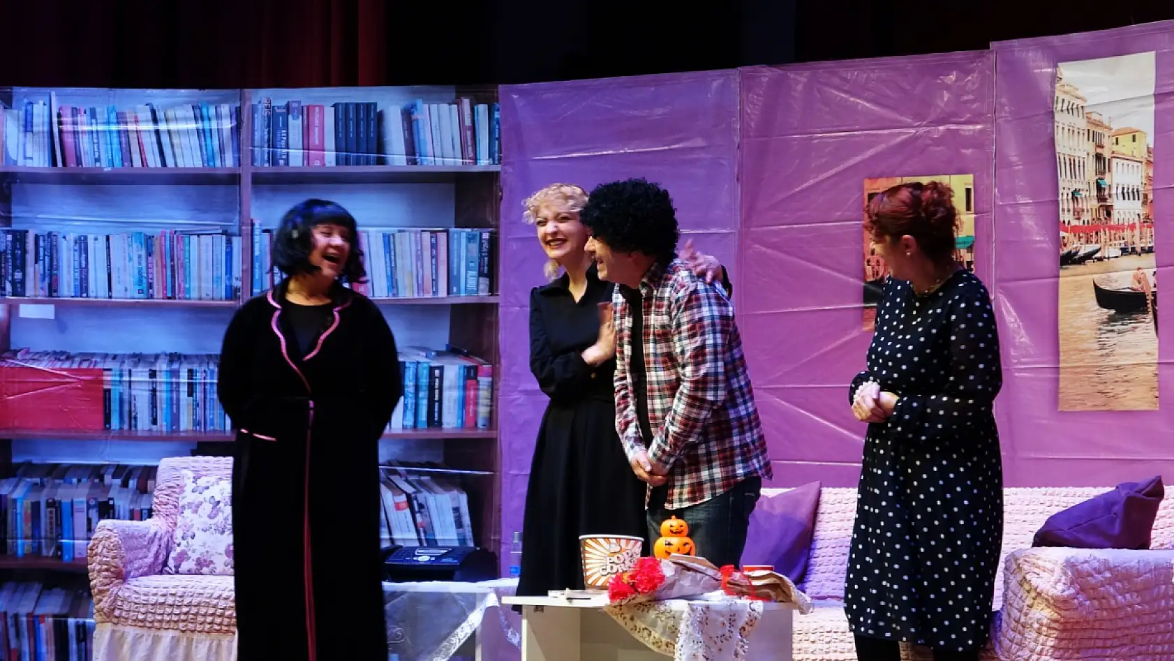 Fethiye'de 'Bil Bakalım Ben Kimim' Tiyatrosu Yoğun İlgi Gördü