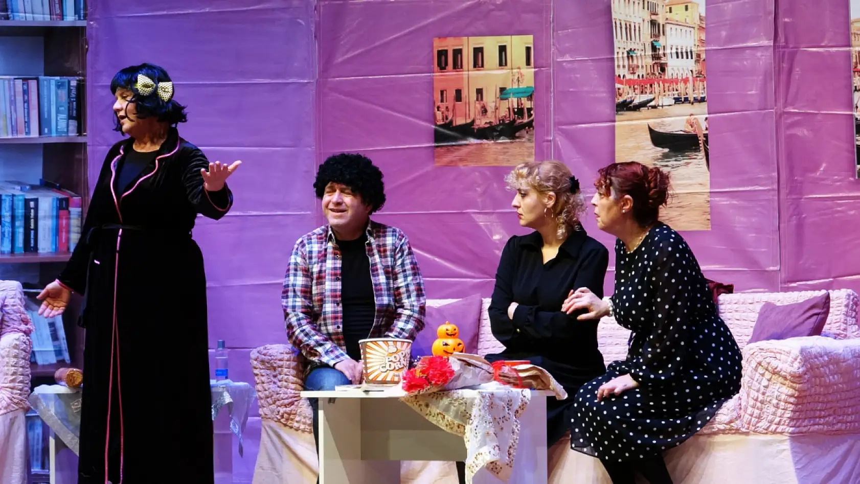 Fethiye'de 'Bil Bakalım Ben Kimim' Tiyatrosu Yoğun İlgi Gördü