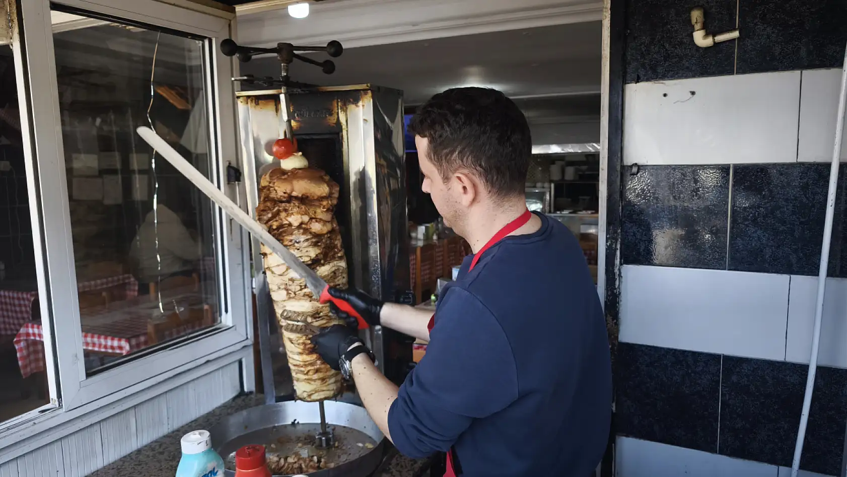 Fethiye'de fiyatların ucuz olmasından dolayı esnaf lokantalarına ilgi yoğun