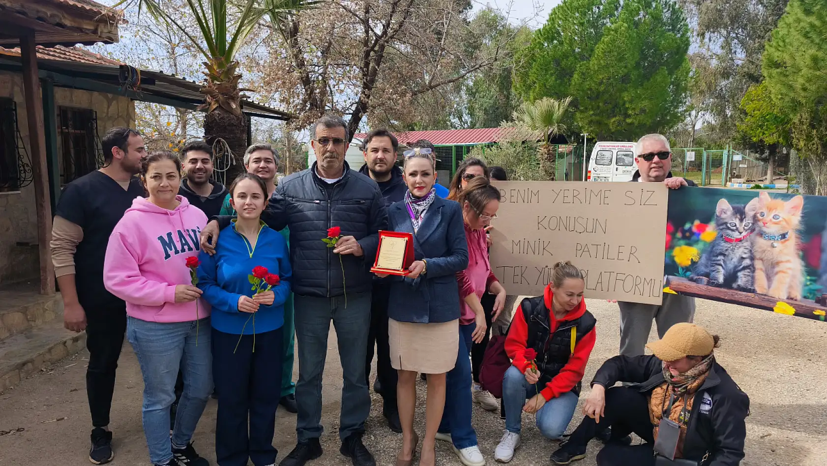 Fethiye'de hayvan severlerden Geçici Hayvan Bakım Merkezi'ne ziyaret