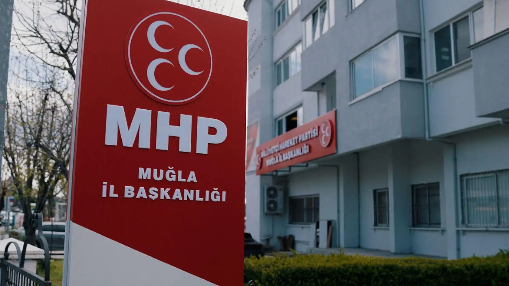 MHP Muğla İl Başkanlığı yeni hizmet binasında vatandaşları ağırlıyor