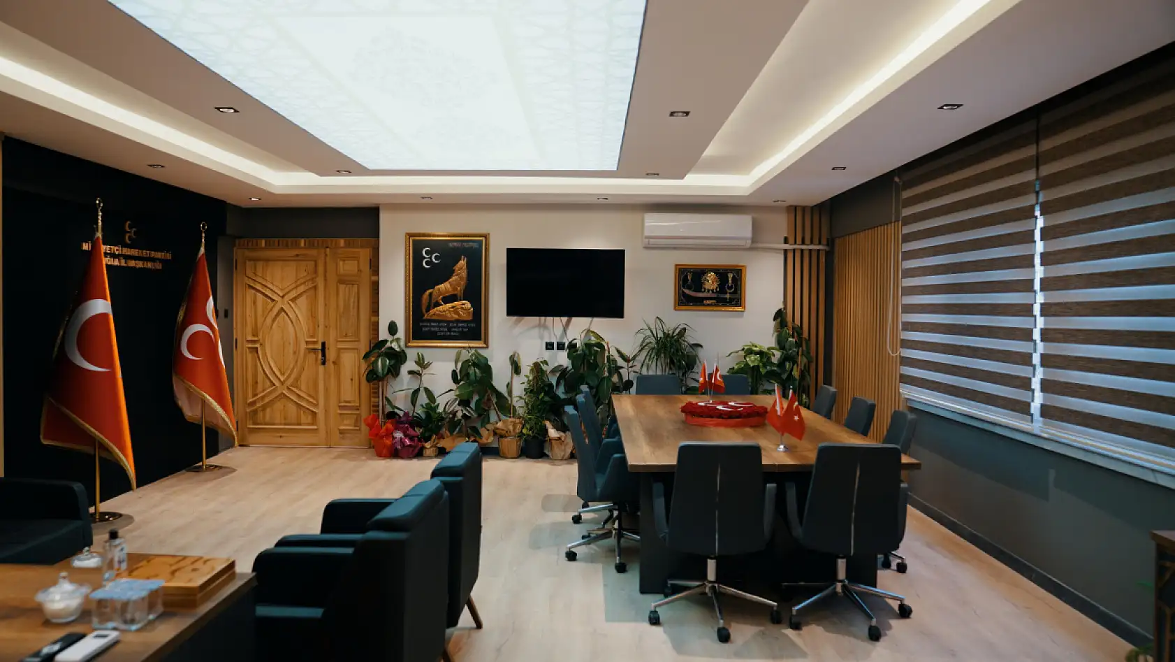 MHP Muğla İl Başkanlığı yeni hizmet binasında vatandaşları ağırlıyor