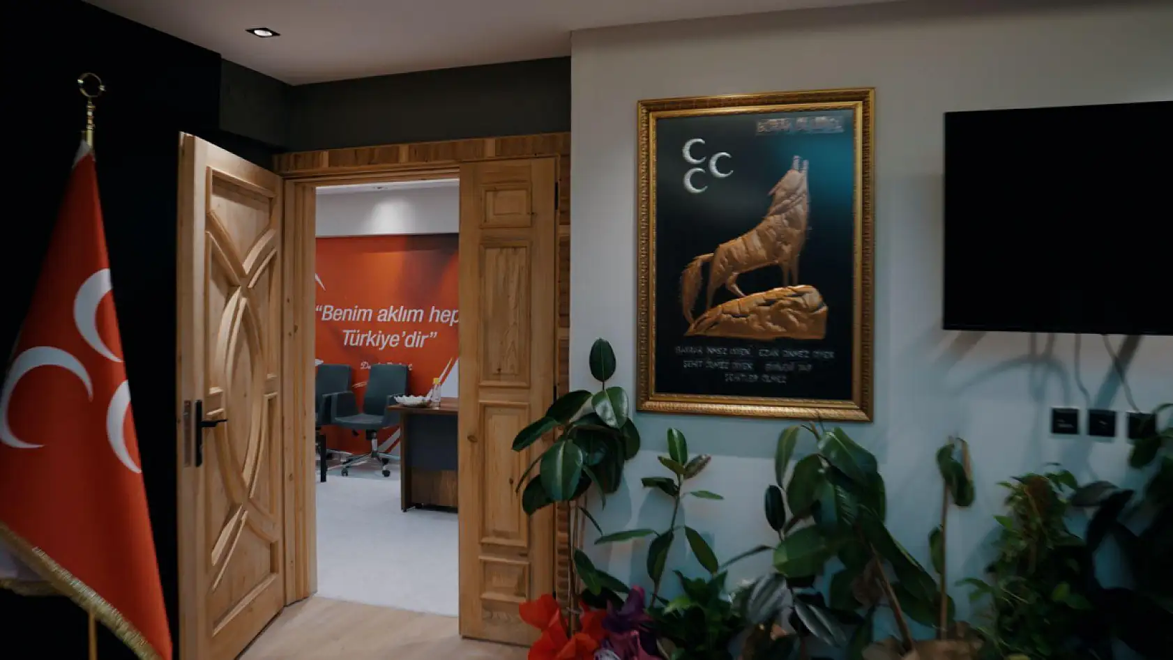 MHP Muğla İl Başkanlığı yeni hizmet binasında vatandaşları ağırlıyor