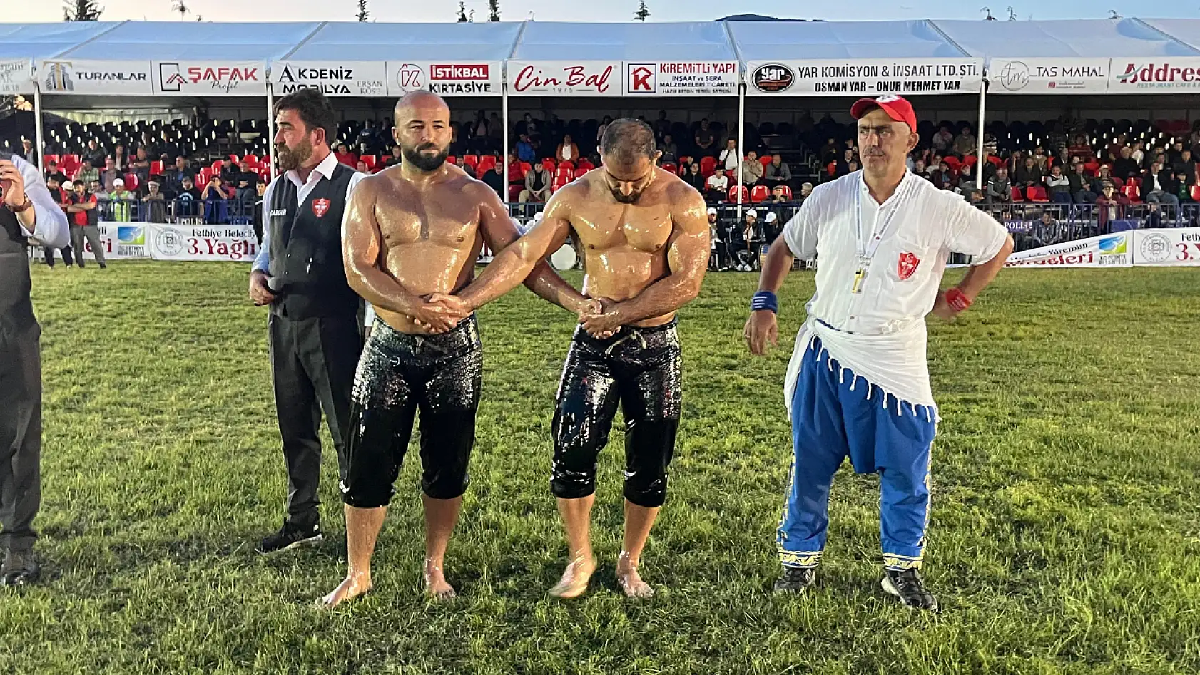 Fethiye'de başpehlivan Feyzullah Aktürk oldu