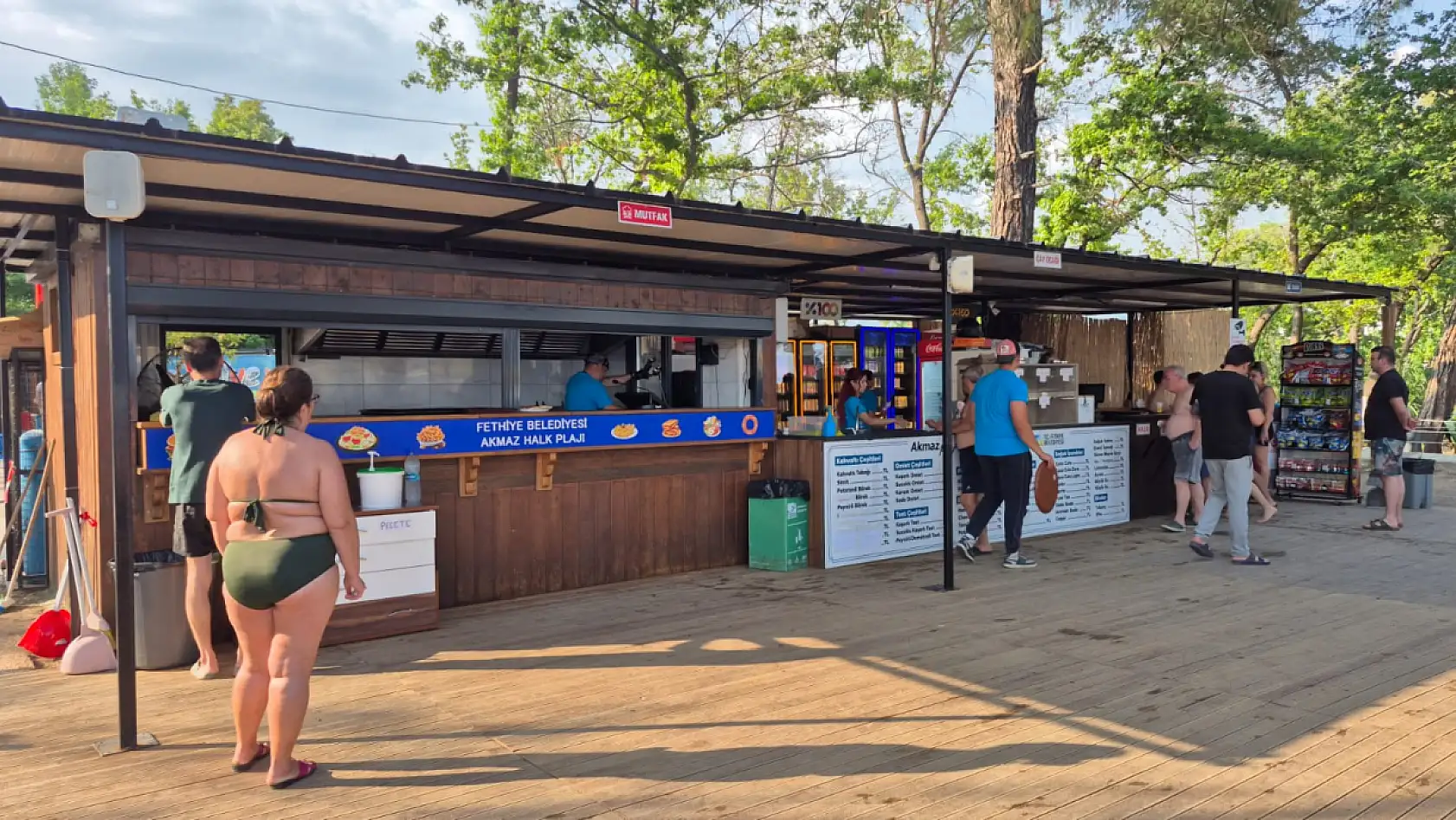 Fethiye Akmaz Plajı Vatandaşlardan İlgi Görüyor