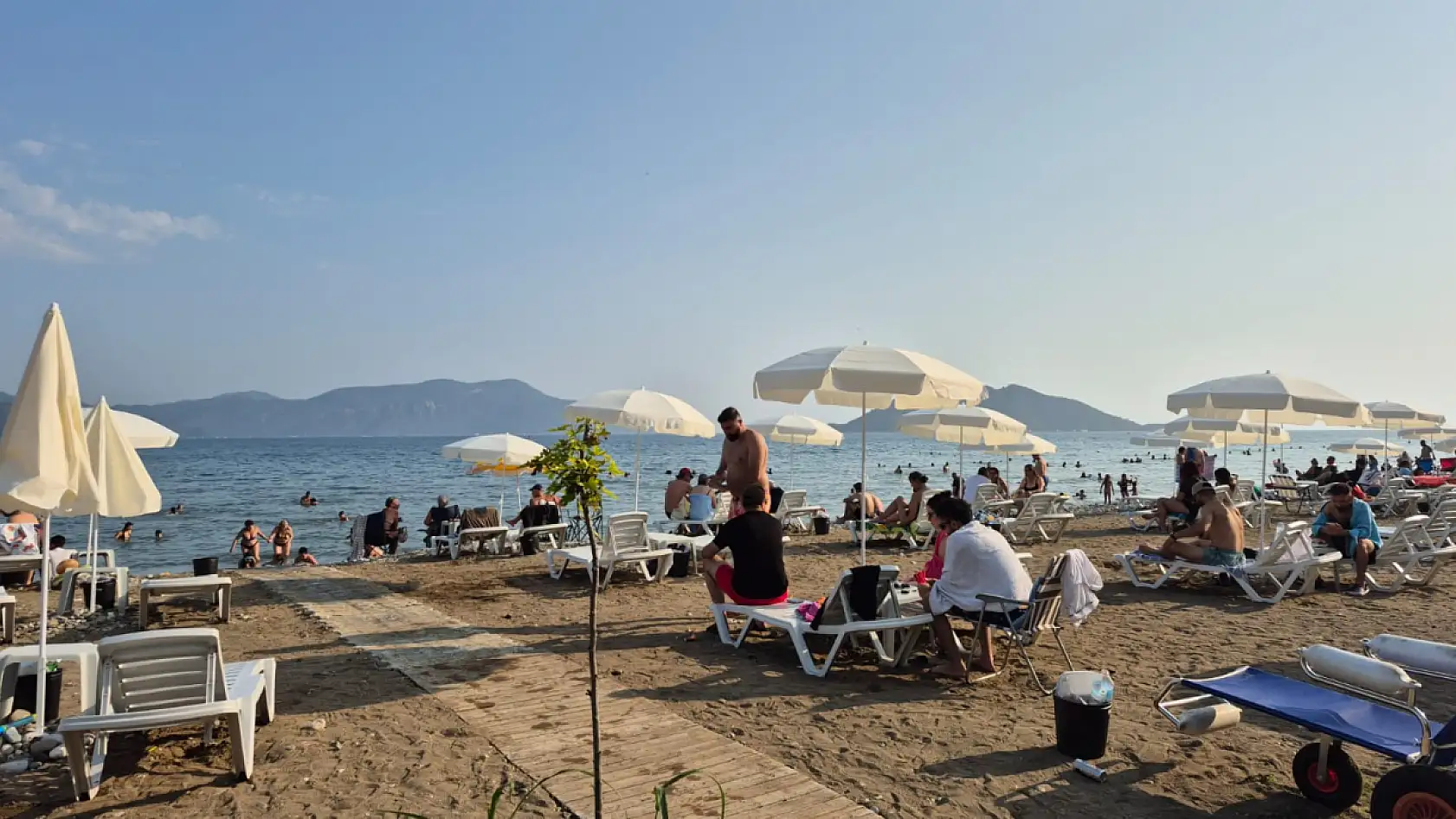 Fethiye Akmaz Plajı Vatandaşlardan İlgi Görüyor