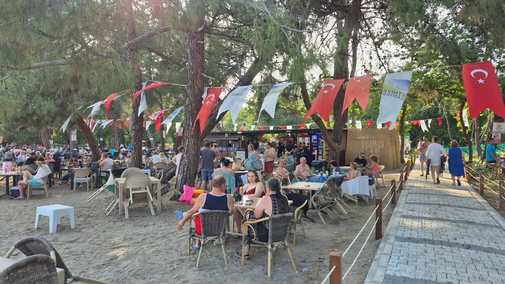 Fethiye Akmaz Plajı Vatandaşlardan İlgi Görüyor