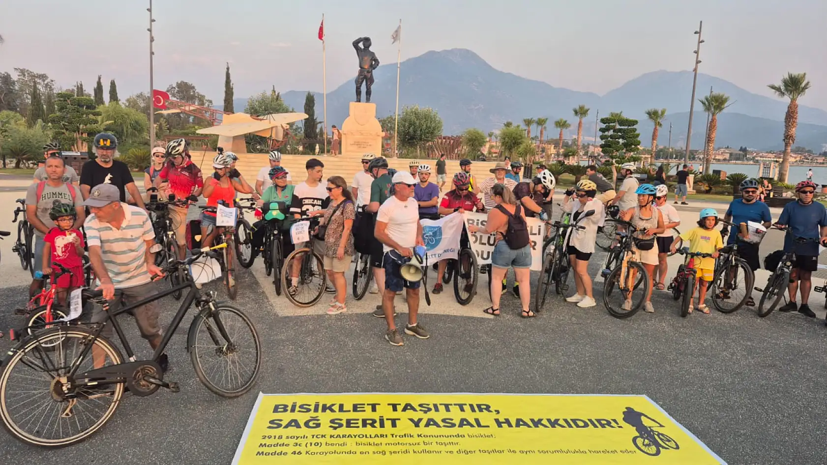 Fethiye'de Pedallar Özgür ve İlker İçin Döndü: 'Unutmadık, Unutmayacağız'