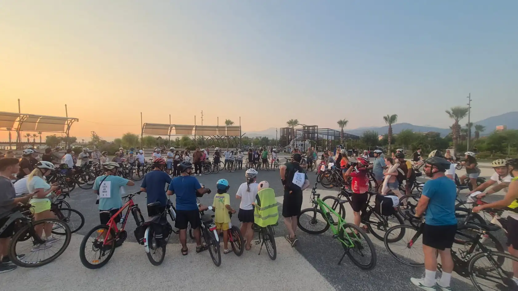 Fethiye'de Pedallar Özgür ve İlker İçin Döndü: 'Unutmadık, Unutmayacağız'