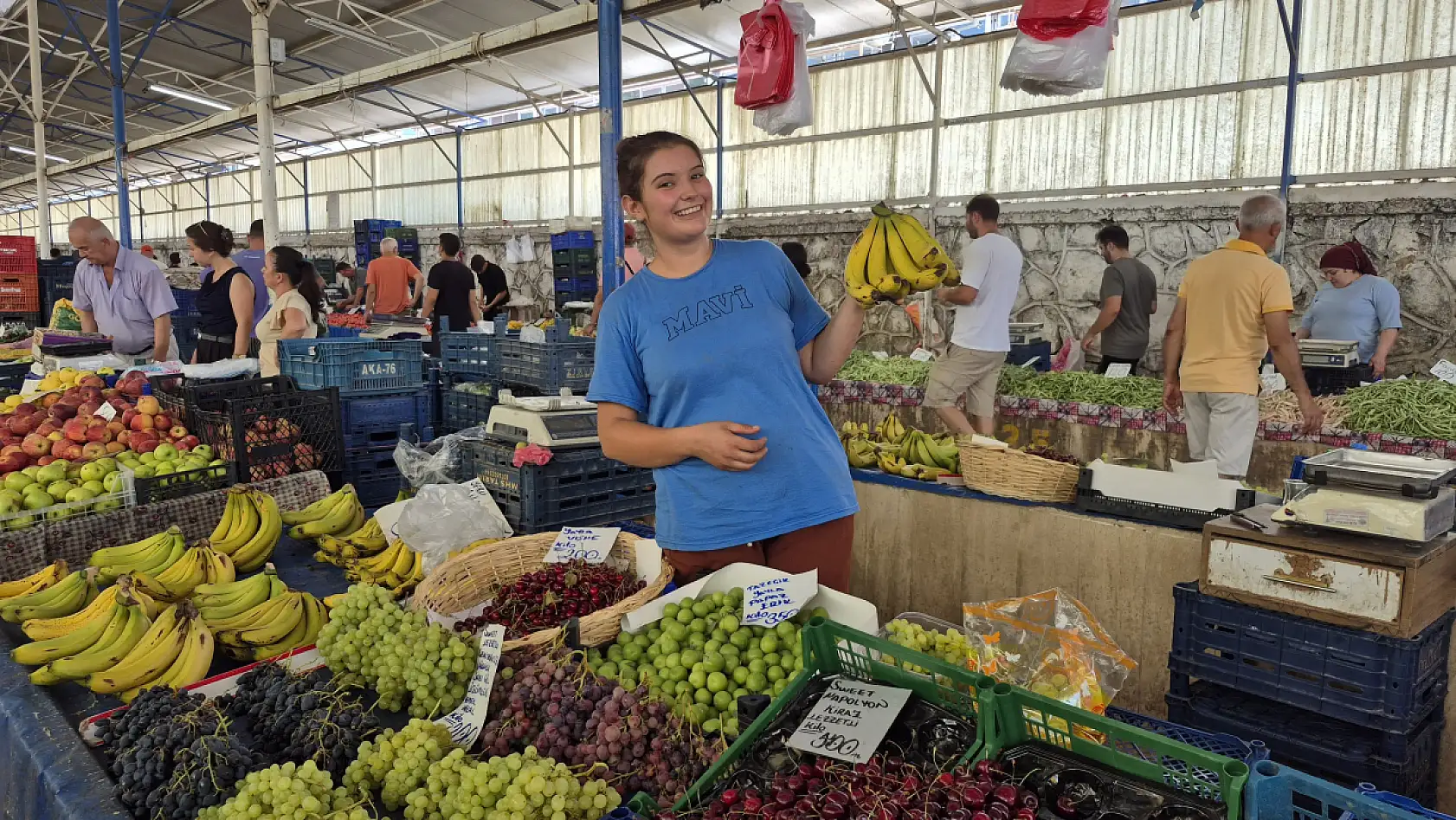 Fethiye'de ailesine pazarda destek oluyor, hayali aşçı olmak: 'Genç Kızlar Kendi Ayakları Üzerinde Durabilir'