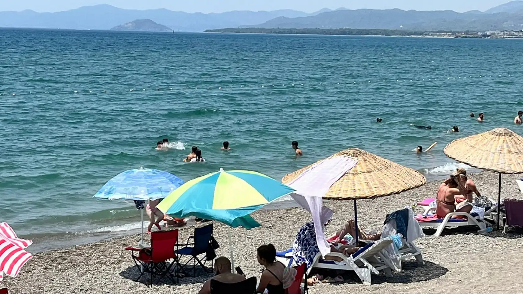 Fethiye'de Termometreler 42 Dereceyi Gösterdi, Çalış Plajı Tatilcilerle Doldu