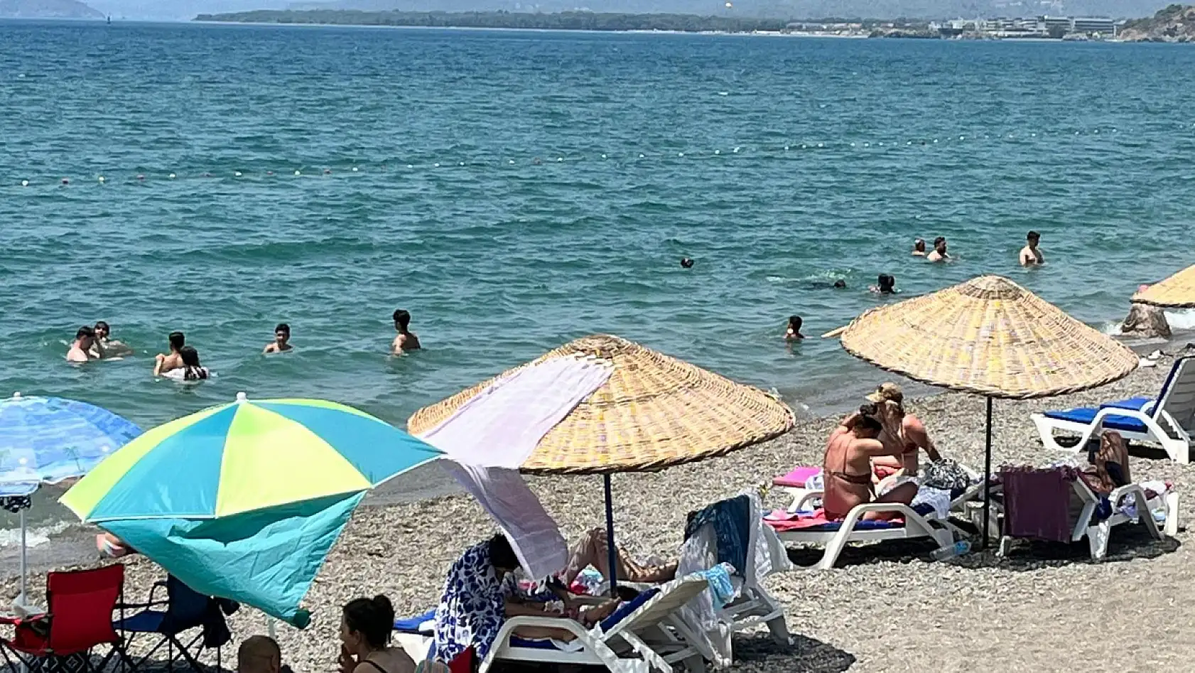 Fethiye'de Termometreler 42 Dereceyi Gösterdi, Çalış Plajı Tatilcilerle Doldu