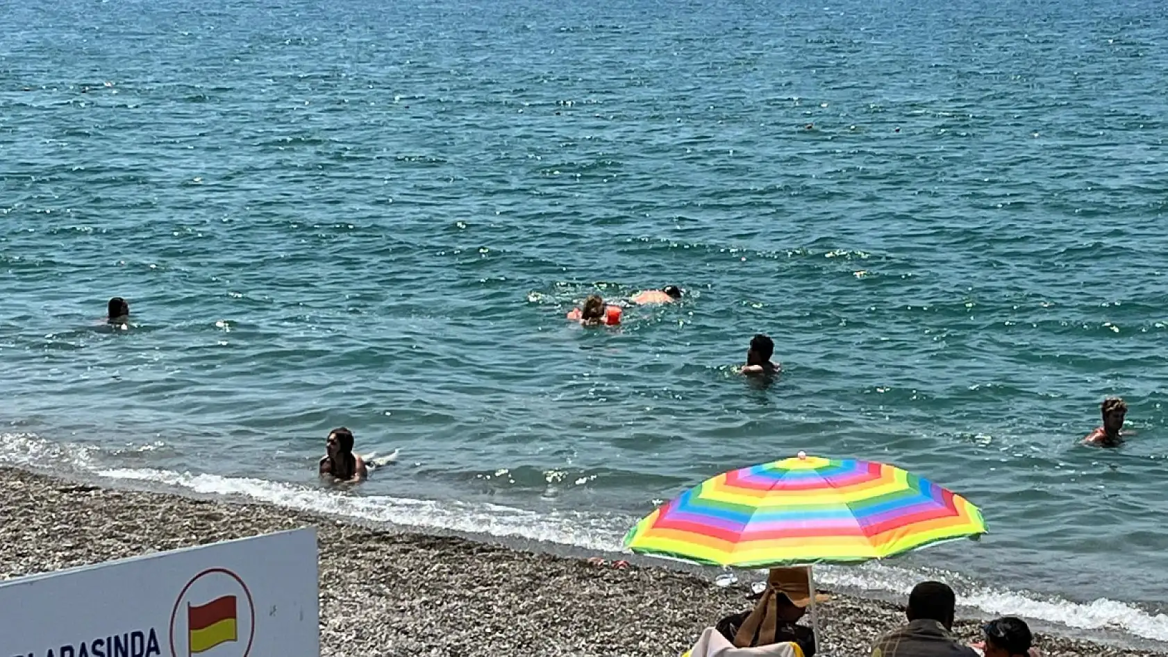 Fethiye'de Termometreler 42 Dereceyi Gösterdi, Çalış Plajı Tatilcilerle Doldu