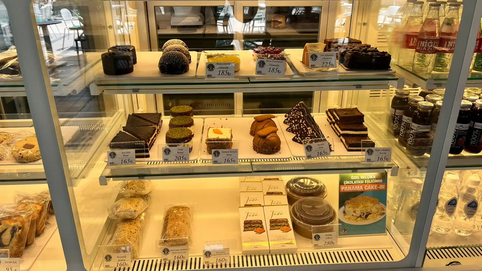 Fethiye Çalış'taki Panama Kafe, Sıcak Yaz Günlerinde Serinletici Lezzetleriyle Dikkat Çekiyor