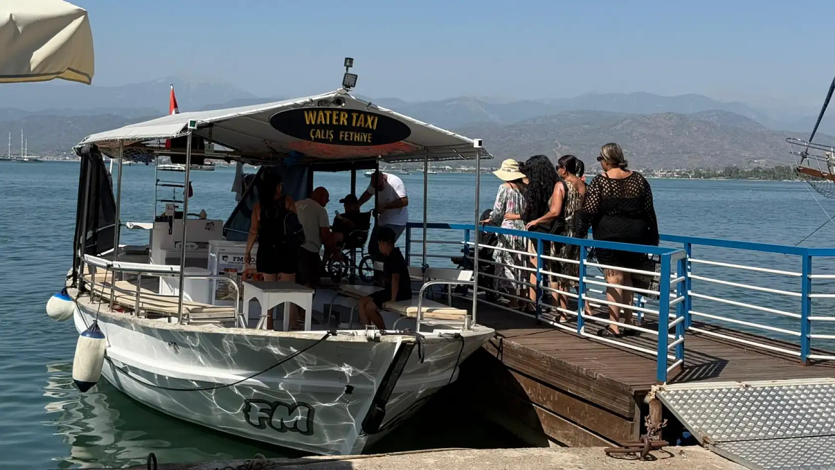 Tatilciler Çalış'a Gitmek İçin Water Taxi'yi Kullanıyorlar
