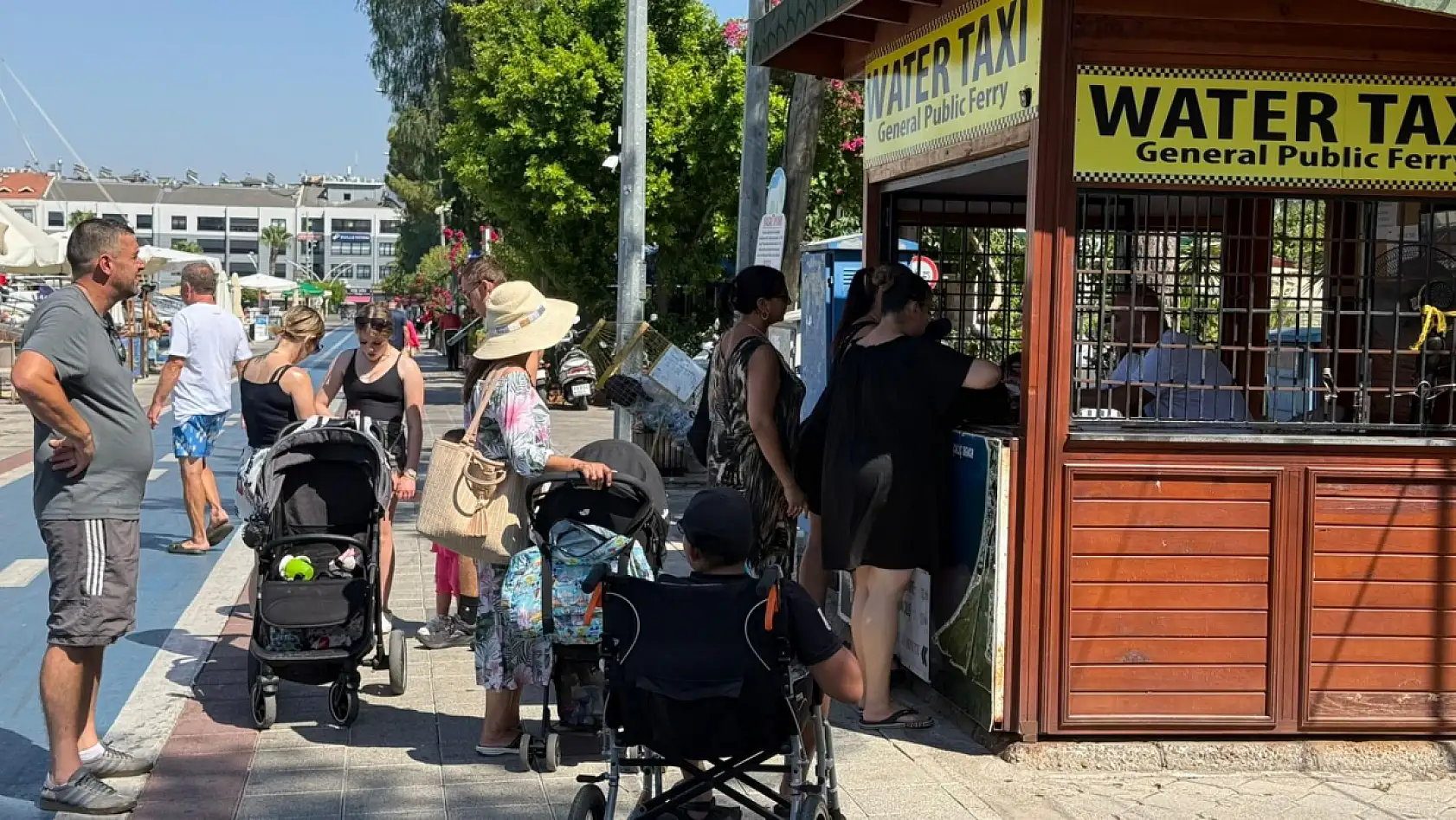 Tatilciler Çalış'a Gitmek İçin Water Taxi'yi Kullanıyorlar