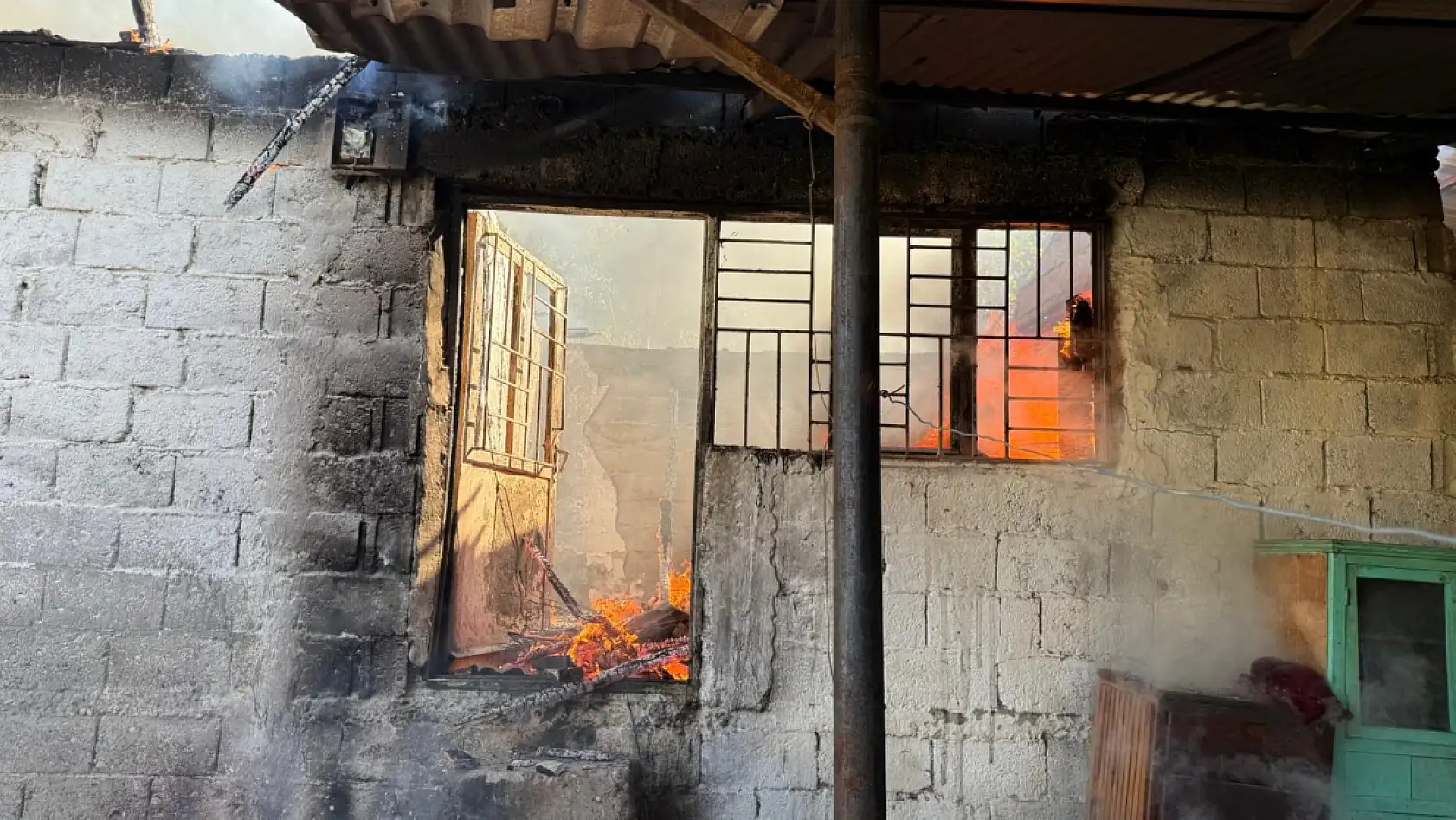 Fethiye Kalesi Arkasında Ev Yangını