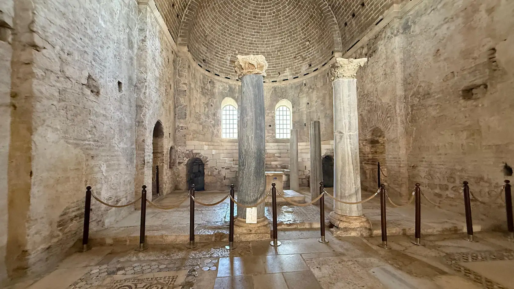 Antalya Demre'deki Aziz Nikolaos Kilisesi Turist Akınına Uğruyor