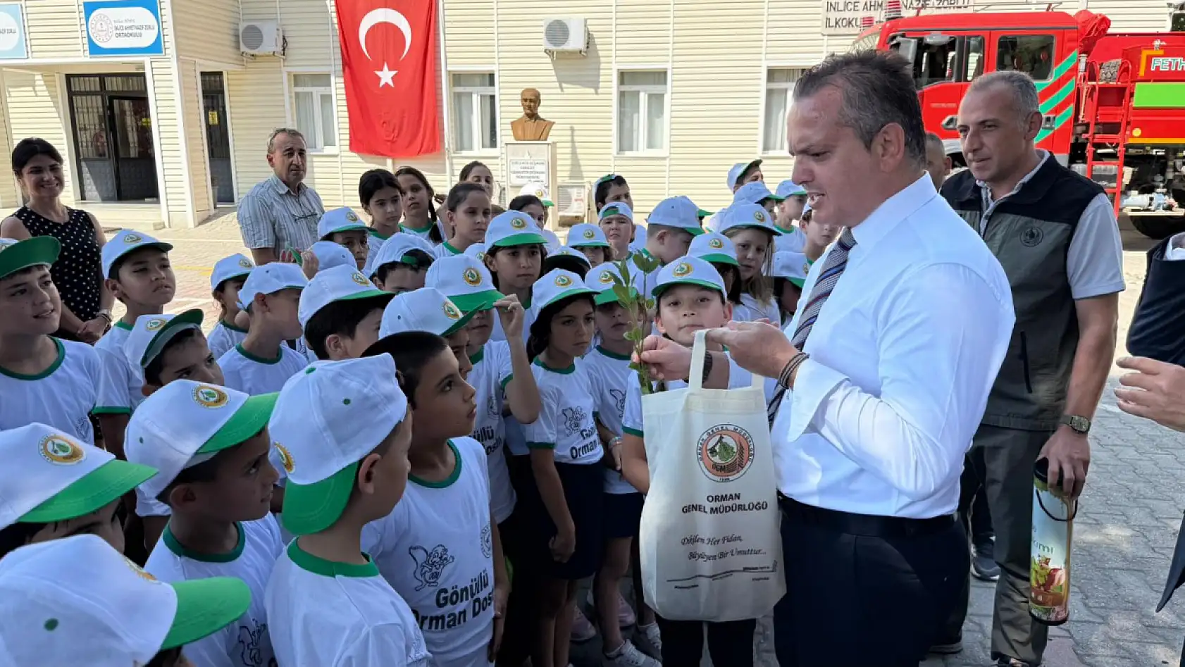 Fethiye'de Öğrencilerle Fidan Dikimi Etkinliği Düzenlendi