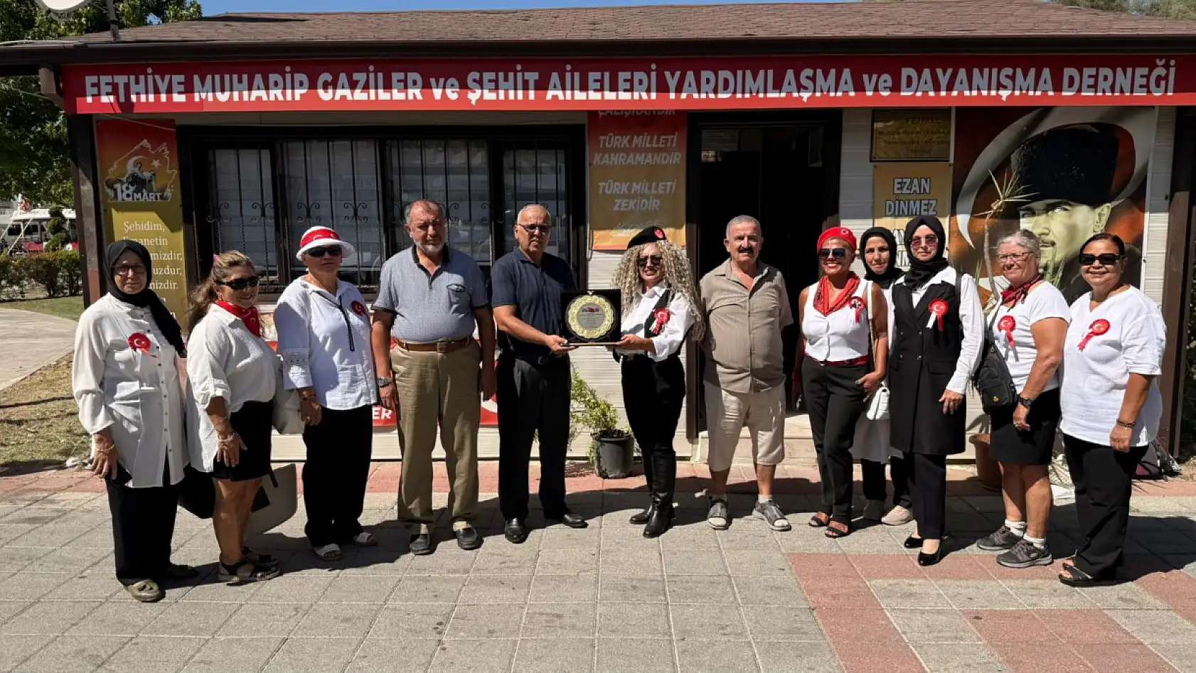 Fethiyeli Kadın Efeler' den Gaziler Derneği'ne Ziyaret