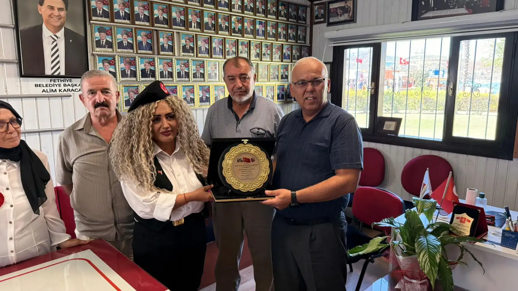 Fethiyeli Kadın Efeler' den Gaziler Derneği'ne Ziyaret