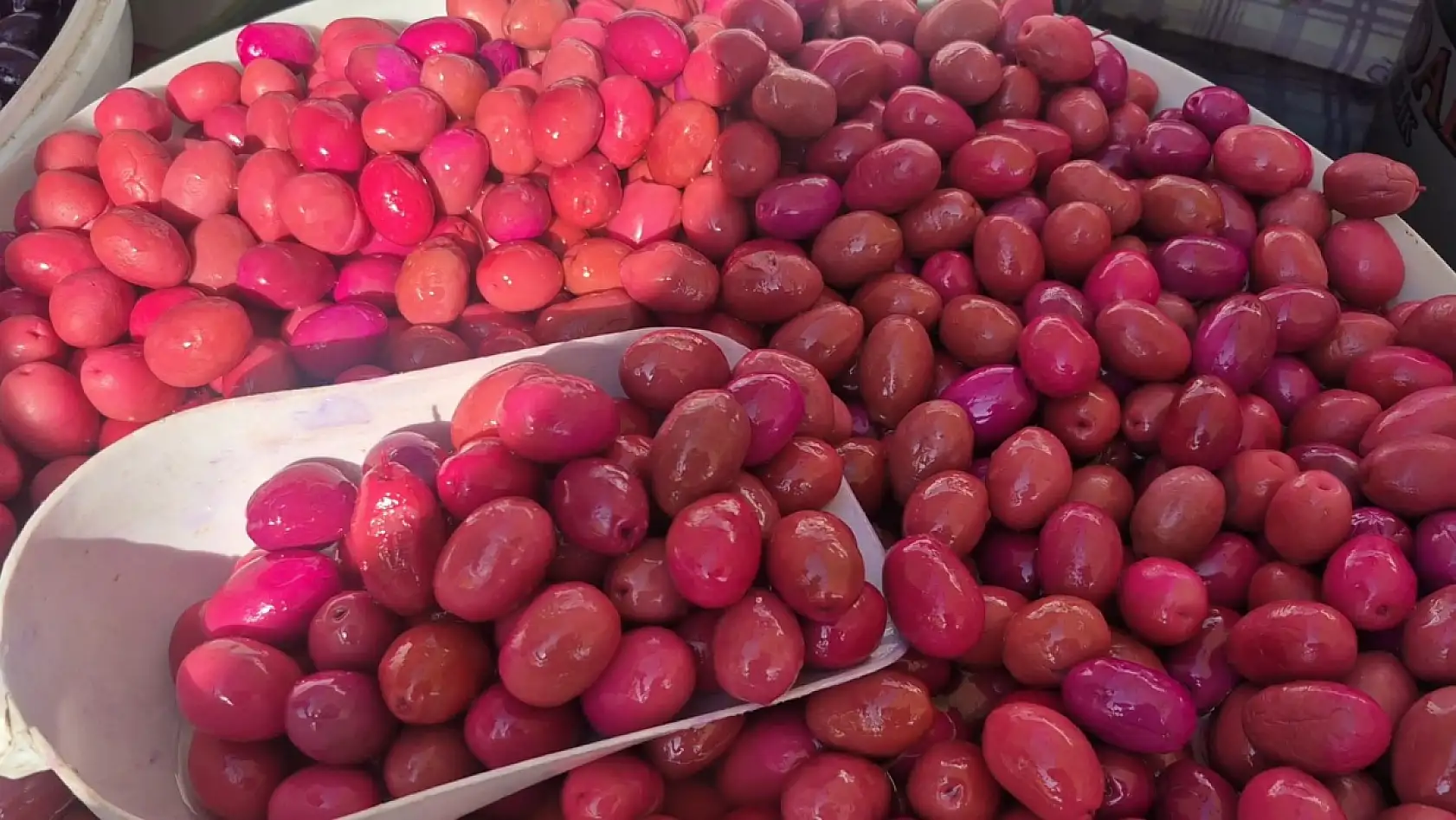 Fethiye Pazar Pazarı'nda Zeytin Çeşitleri Yoğun İlgi Görüyor
