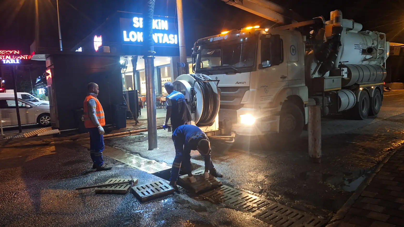 Fethiye Belediyesi Sağanak Öncesi Alarmda! Ekipler Gece Boyunca Sahadaydı