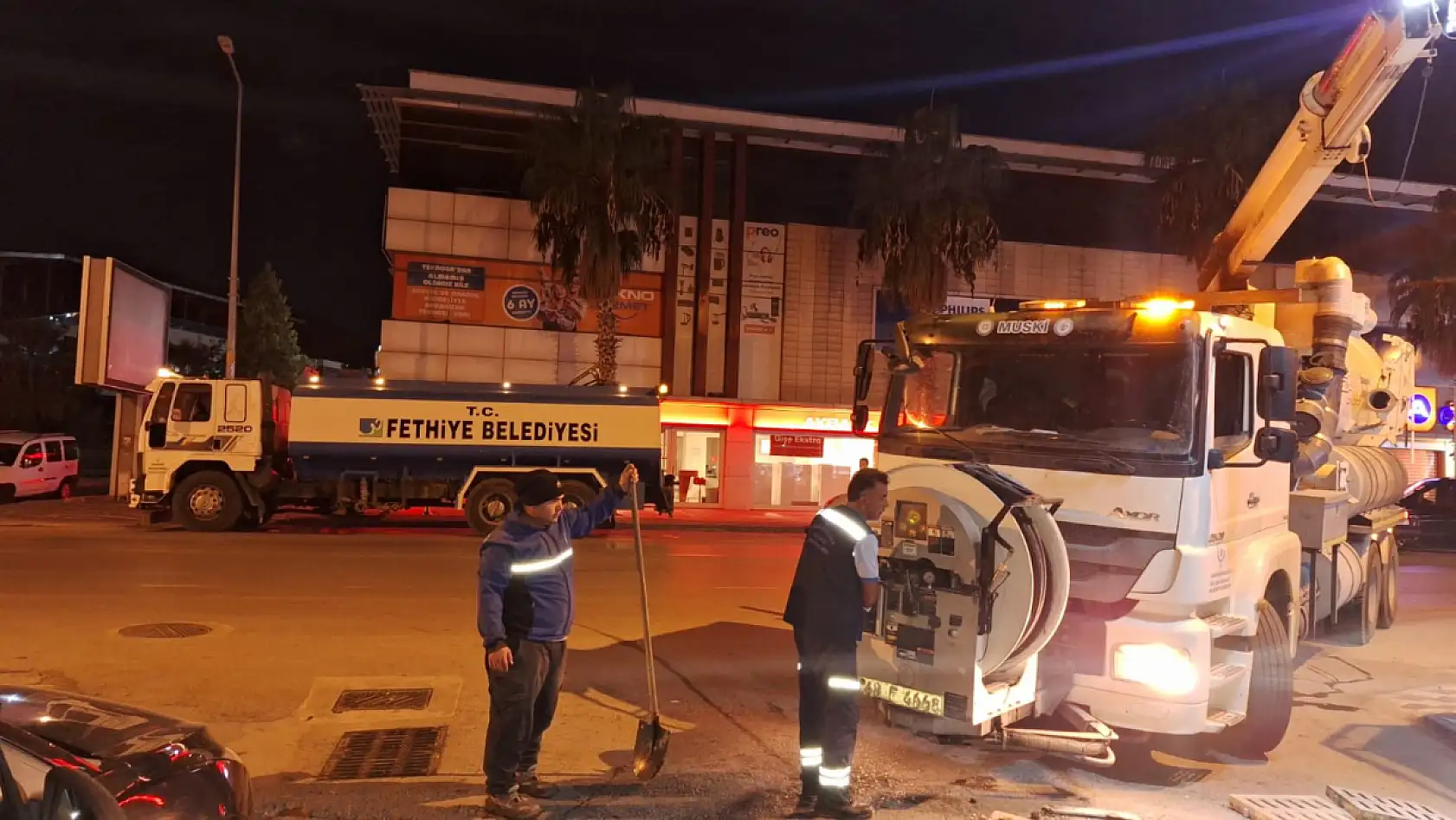 Fethiye Belediyesi Sağanak Öncesi Alarmda! Ekipler Gece Boyunca Sahadaydı