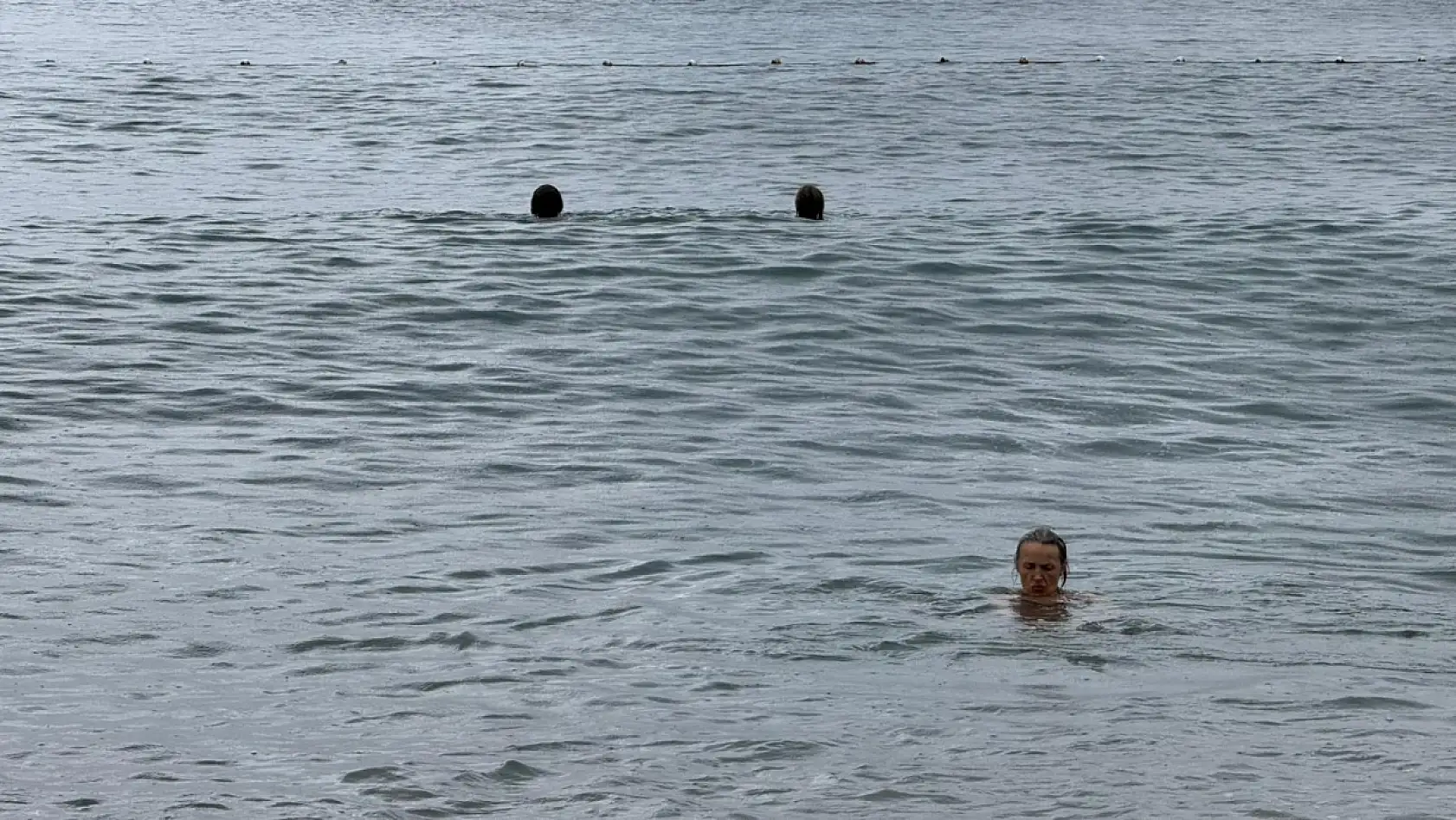 Fethiye'de Gökgürültülü Sağanak Altında Turistler Deniz Keyfi Yaşadı