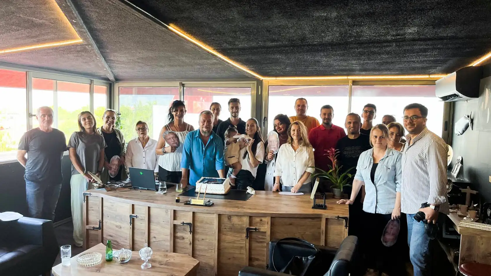 SED Medya Ailesinden Seda Köktener'e Doğum Günü Sürprizi