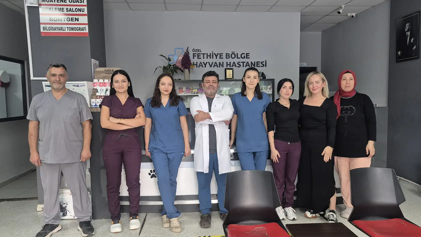 Yaralı yavru tilki, Fethiye Bölge Hayvan Hastanesi'nde tedavi altında