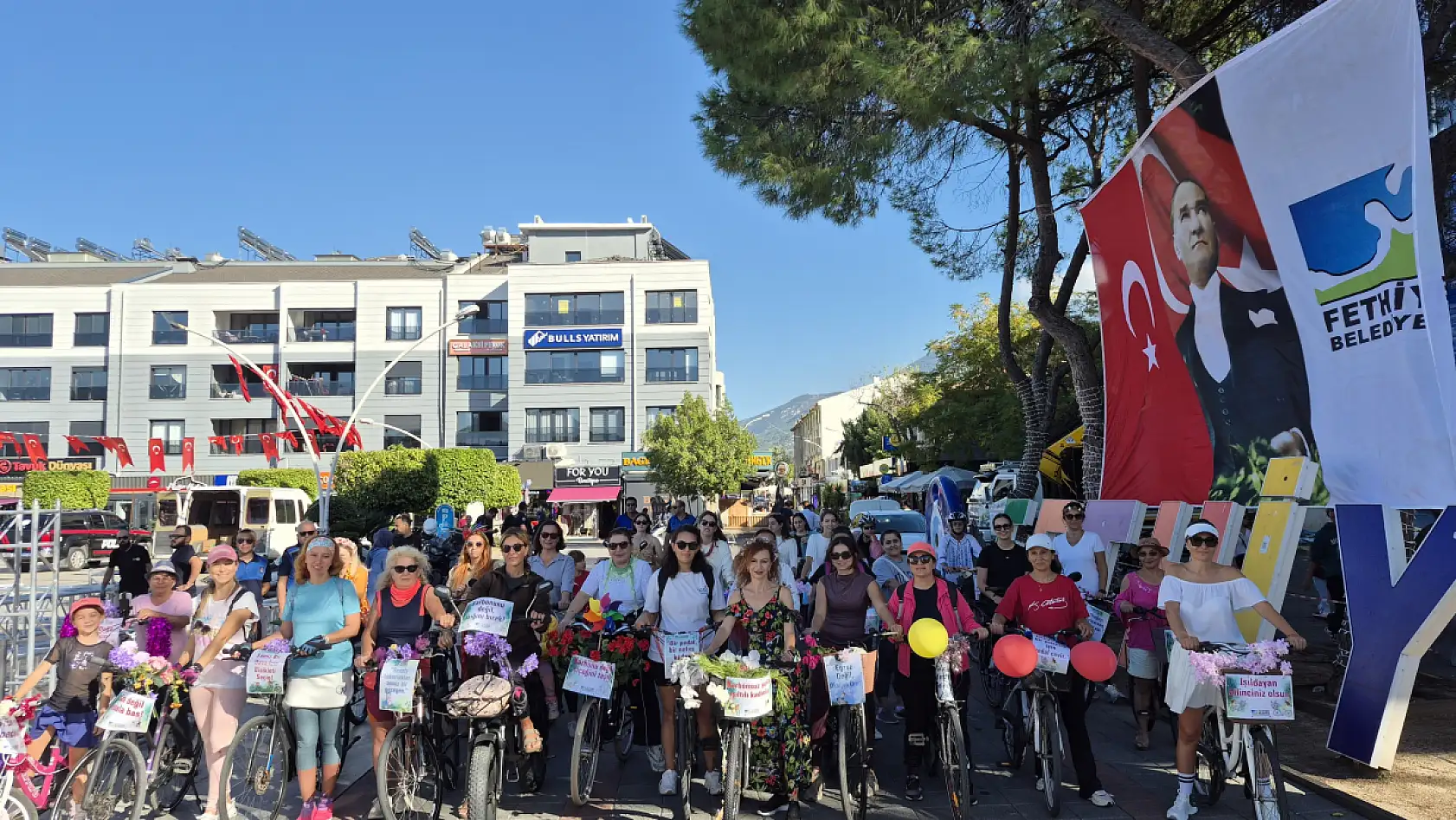 'Işıltılı Kadınlar, Karbonsuz Pedallar' Bisiklet Turu Renkli Görüntülere Sahne Oldu
