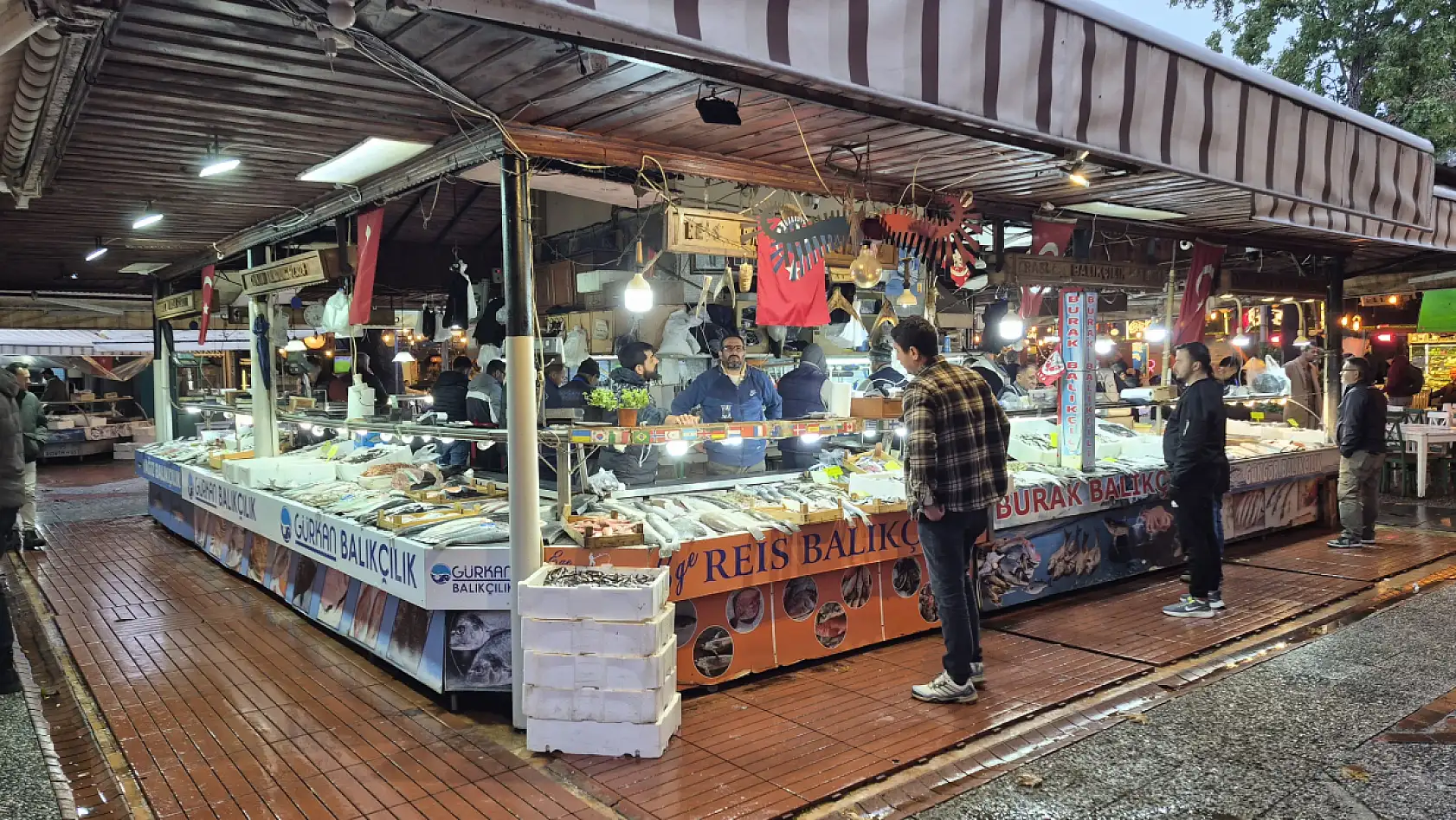 Fethiye Balık Pazarı'nda güncel balık fiyatları