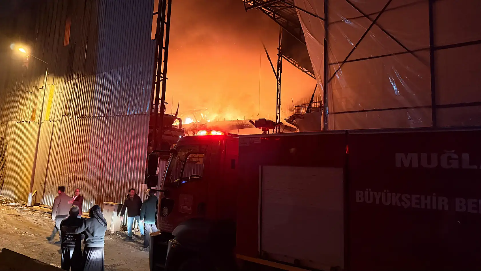 Fethiye'de tersanede tekne yangını