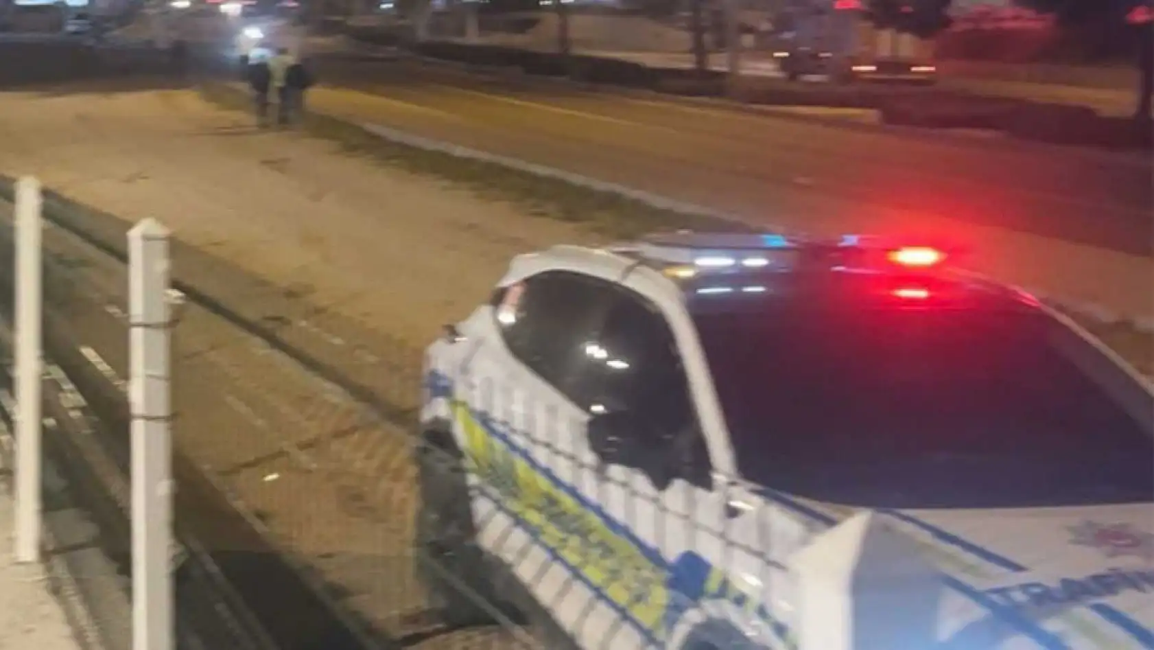 Kaldırıma çarpan motosiklet defalarca takla attı: 22 yaşındaki sürücü hayatını kaybetti