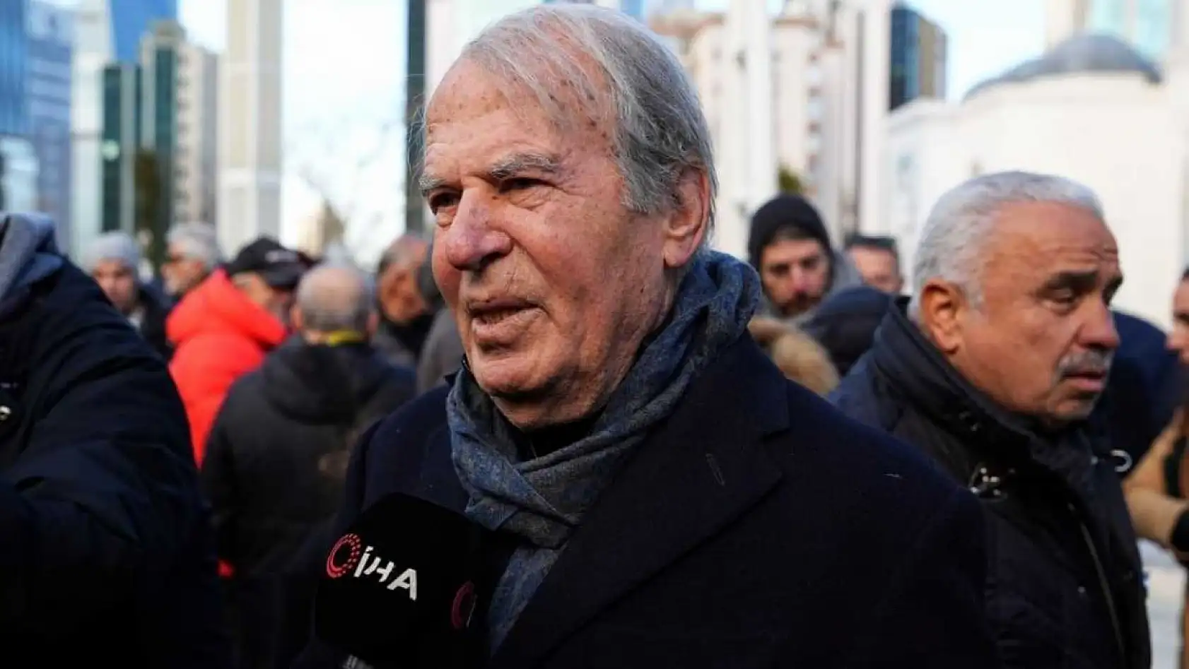 Galatasaray'ın unutulmaz futbolcusu Gökmen Özdenak'a veda