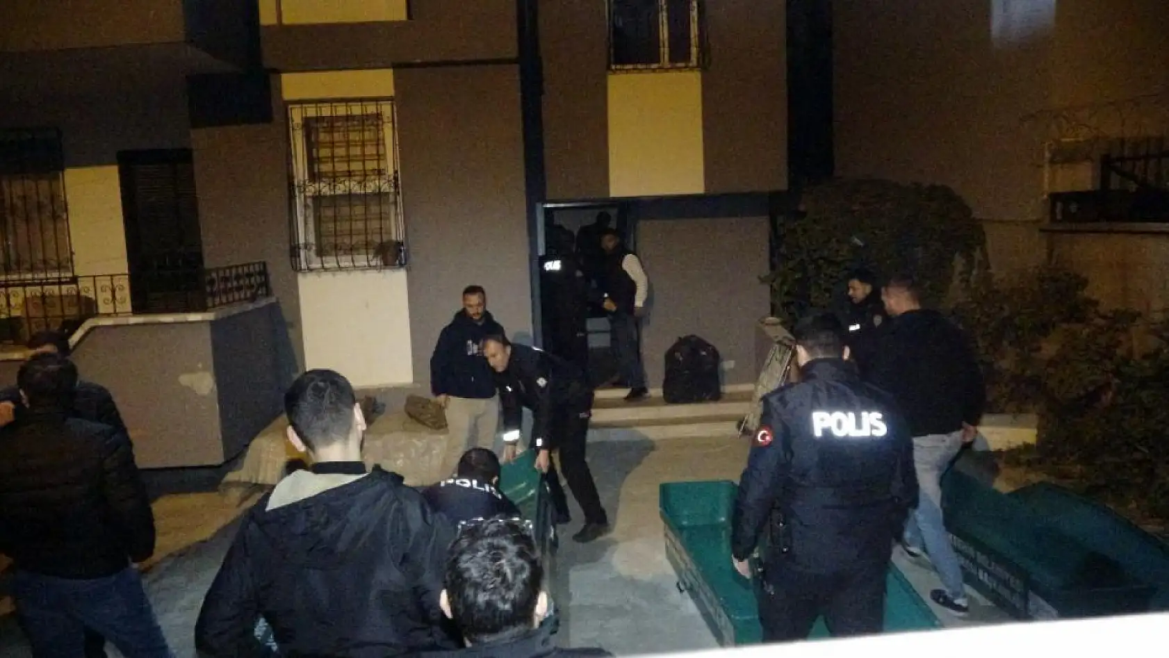 Kan donduran olay: Baba, çocuklarını öldürüp intihar etti