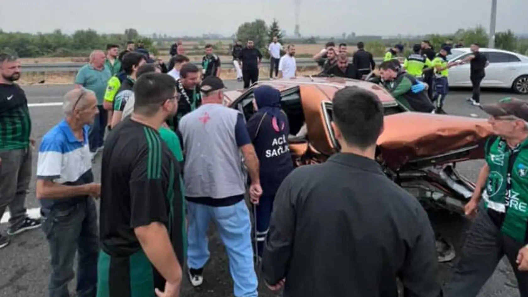 Otoyolda aracın hurdaya döndüğü kazada acı haber: Karı koca hastanede vefat etti