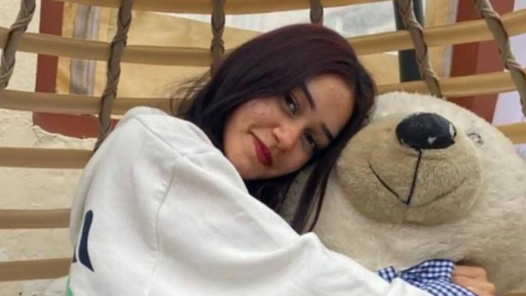 16 yaşındaki eski sevgilisini 30 bıçak darbesiyle öldürmüştü, 20 yıl hapis cezasına çarptırıldı