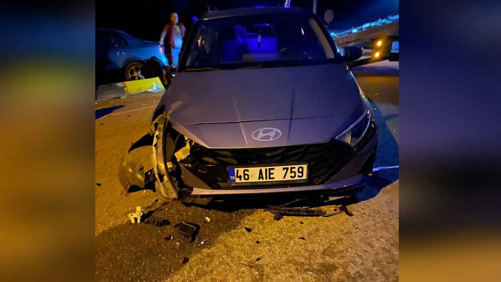 Kavşakta feci kaza: 1'i hamile kadın, 4 yaralı