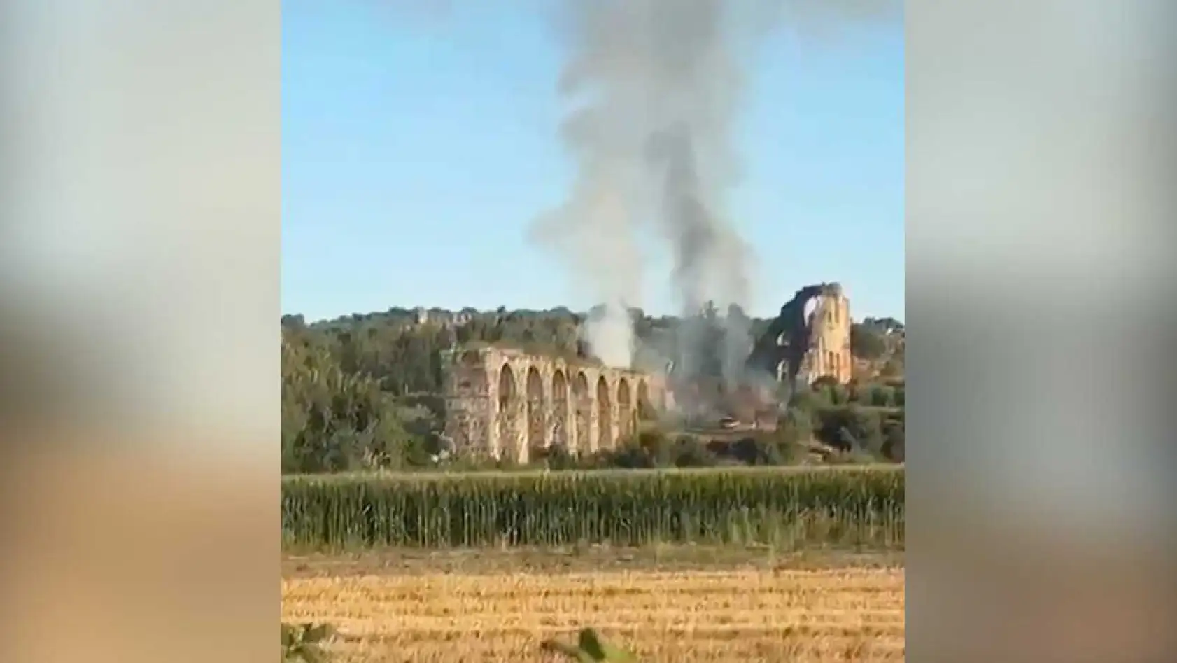 Tarihi Aspendos Su Kemerleri yakınında çıkan yangın korkuttu