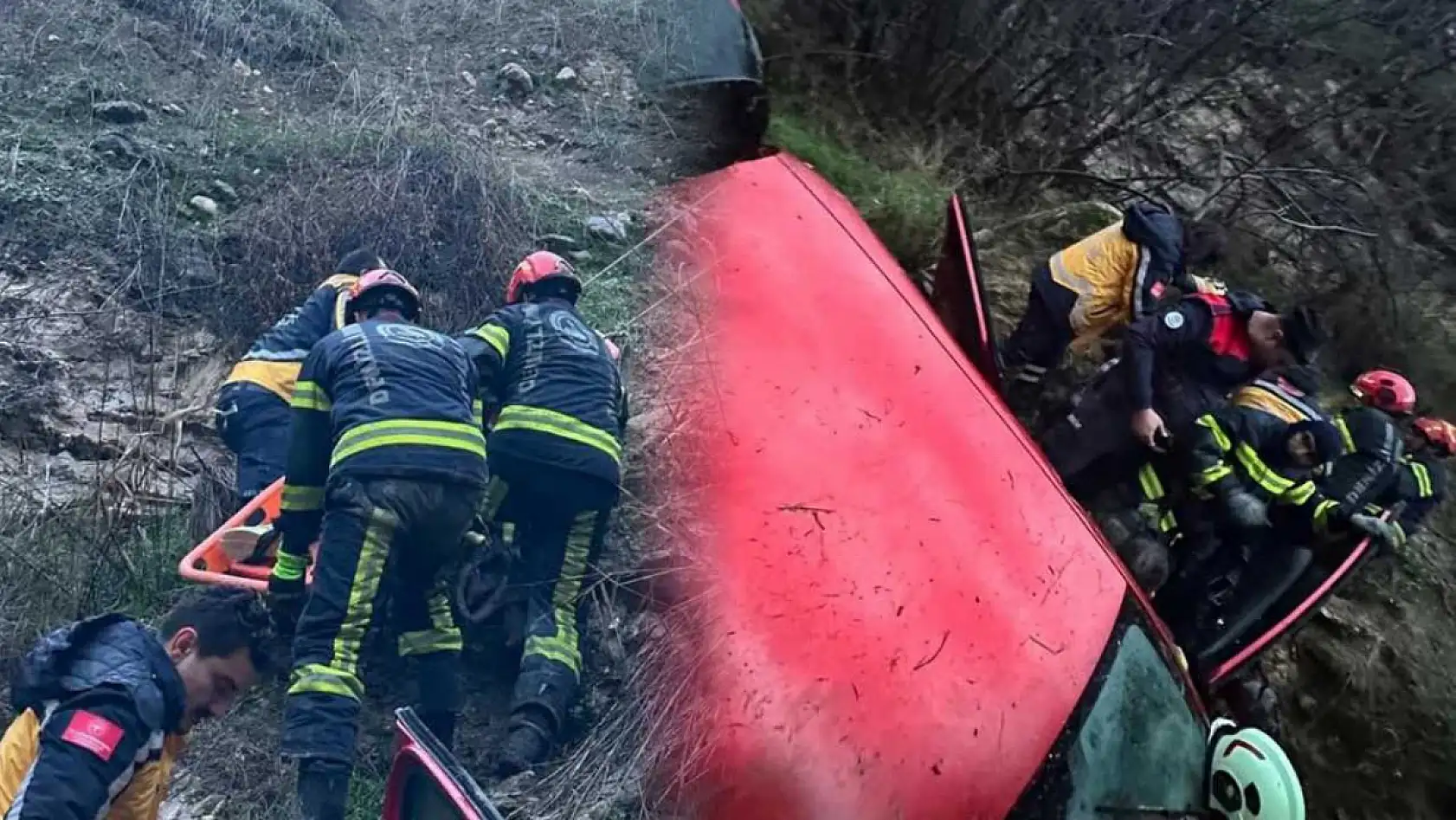 Otomobil uçuruma yuvarlandı: 2'si çocuk 5 yaralı