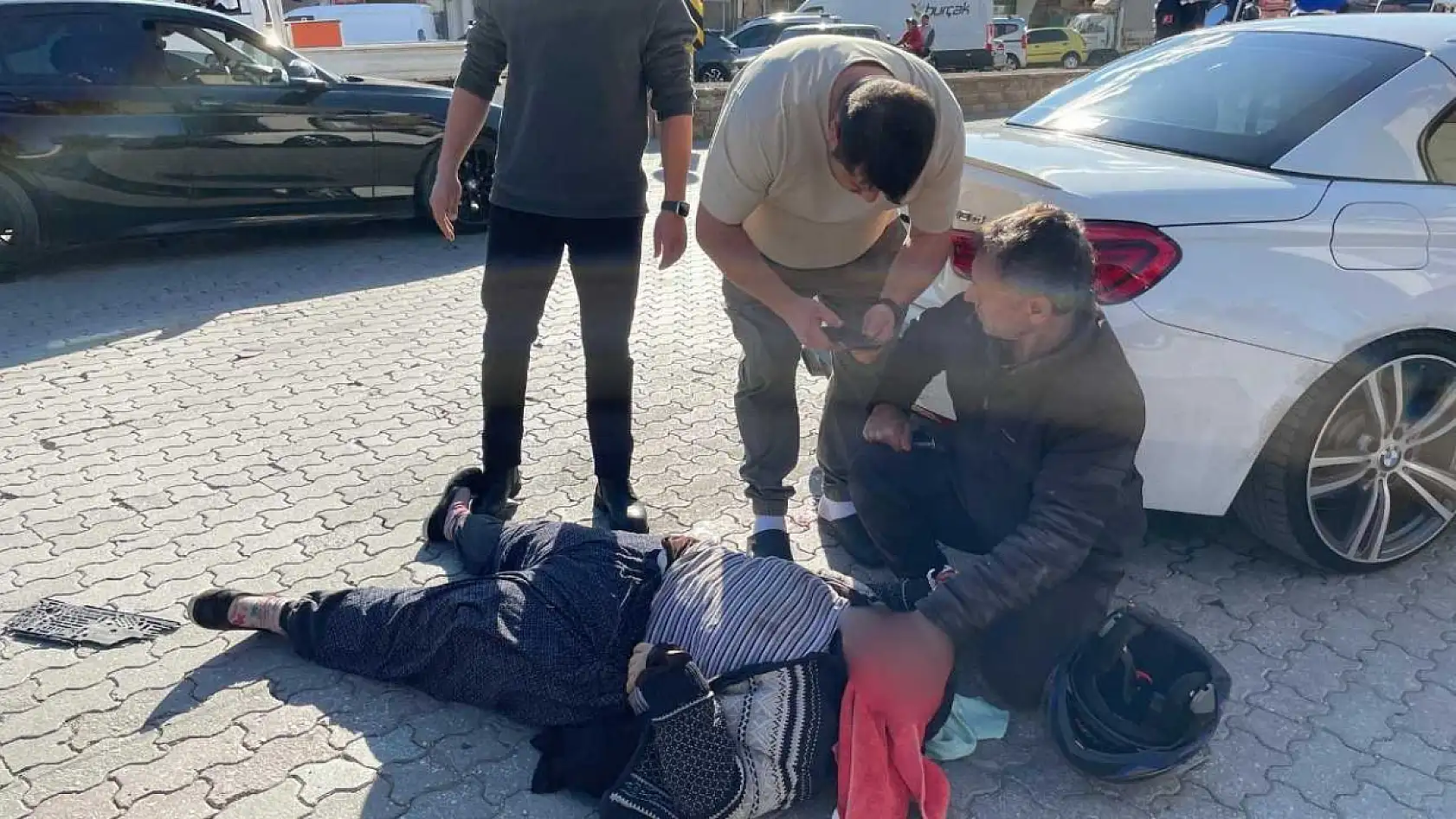 Fethiye'de ticari araç motosiklete, motosiklet sürücüsü yayaya çarptı: 1 yaralı